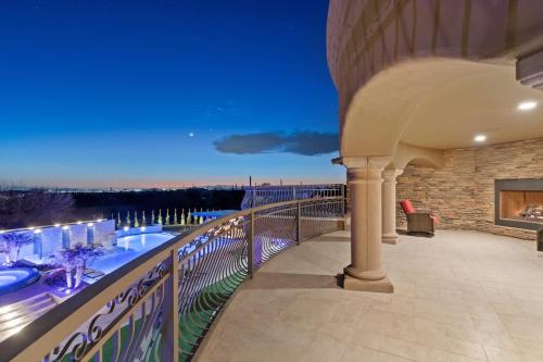 HoZho West Estate in แคร์ฟรี