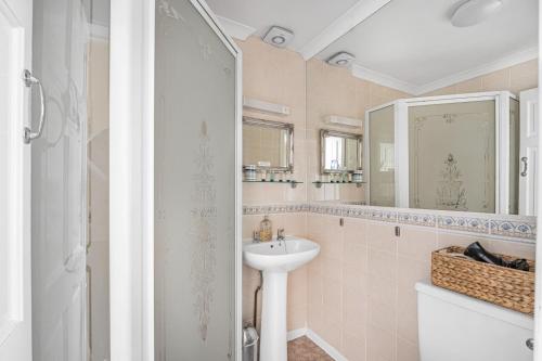 Summerlands Guest House - image 4