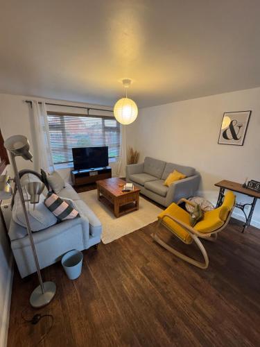 Light, spacious & simplistic 3 bed home gîte à louer Exeter Primary Care Trust