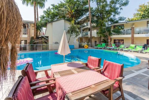 Tropic Beach Club & Resort - Side