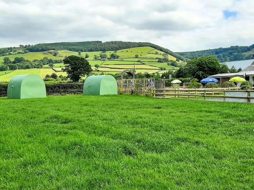 Градина, Green Dragon Pod - Sleeps 2 & Parking in Trewern