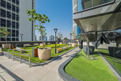 Stylish Apt in Business Bay | Pool Gym Parking 