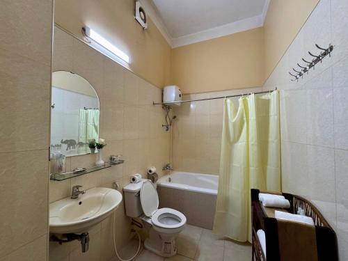 room detail thumbnail 2