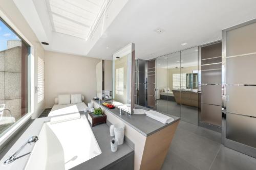 Exclusive 3 Bedroom Luxury penthouse, Женева (фото 9)