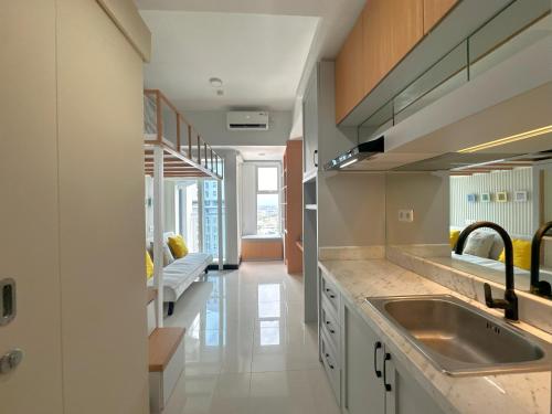 Kitchen, Urban Chic Studio at Amor Apartment in Pakuwon City Mall, East Surabaya by Le Ciel Hospitality in Sukulilo