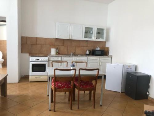 Konyha, Apartmány Pražská (Apartmany Prazska) in usti nad Labem