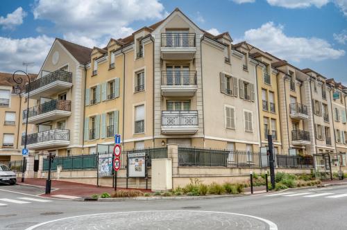 La Cour Secrète Buc (La Cour Secrete Buc) in Buc