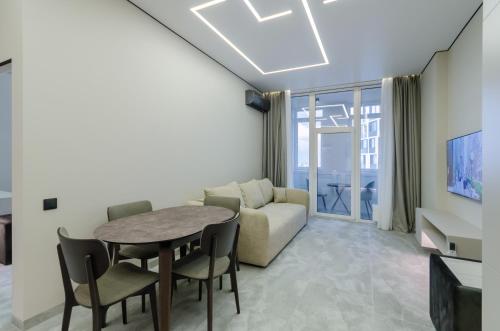 33-414 Manhattan, Beresteiskyi 11, Kyiv, Politekh metro nearby, fantastic city view, 15 kW backup power, Petrovdom Apartment, Kiev