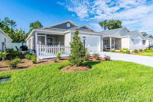 New 2-2 Patio Villa with Golf Cart