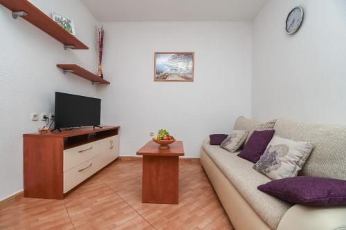 One-Bedroom Apartment - Ground Floor image 4