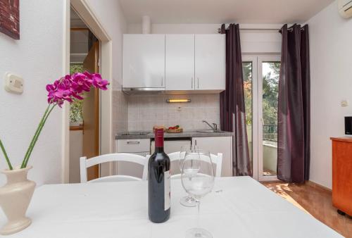 One-Bedroom Apartment - Ground Floor image 3