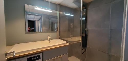 Residence Cap Hermes, Incroyable Vue sur le port, - Apartment - Fréjus