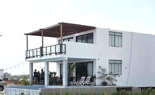 SKY HOUSE con vista al mar