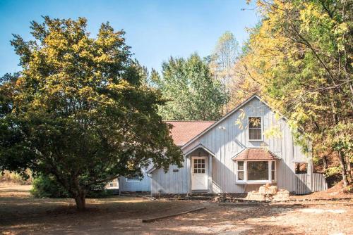 Incredible Vacation Rental for Large Groups on 20 Acres in Reliance, Tennessee in Austral (TN)