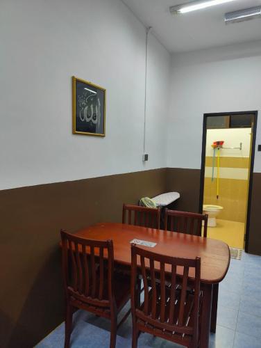 Bathroom, Deummah Guest Room in Binjai