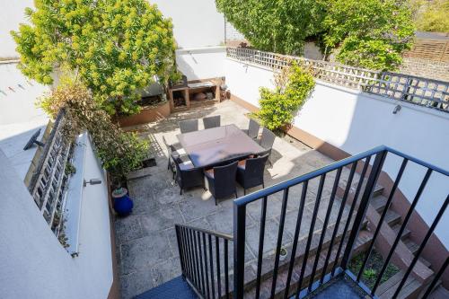 Veeve - The Fulham Garden Maisonette - image 8