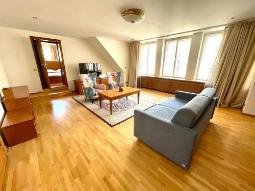 Huge Apartment with Private Parking in Center, Praha