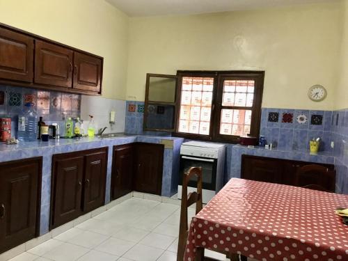 ห้องครัว, Villa avec piscine privée, personnel, cuisinier, plage, jardin (Villa avec piscine privee, personnel, cuisinier, plage, jardin) in ลา โซโมเน