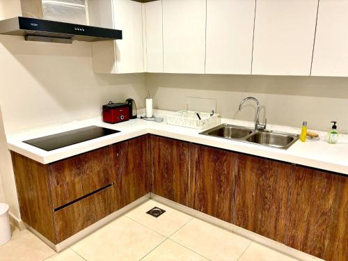 2 Bed w/Balcony @ GoldCrest Mall DHA - image 10