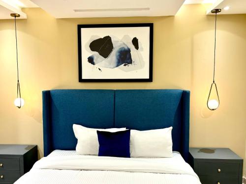 2 Bed w/Balcony @ GoldCrest Mall DHA - image 2