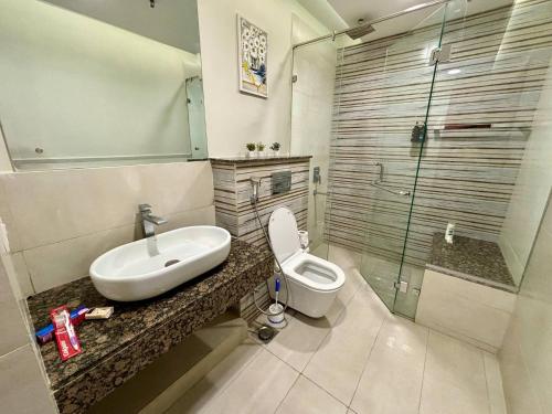 2 Bed w/Balcony @ GoldCrest Mall DHA - image 7