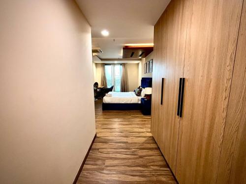 Bauhaus Design @ Gold Crest Mall - image 11