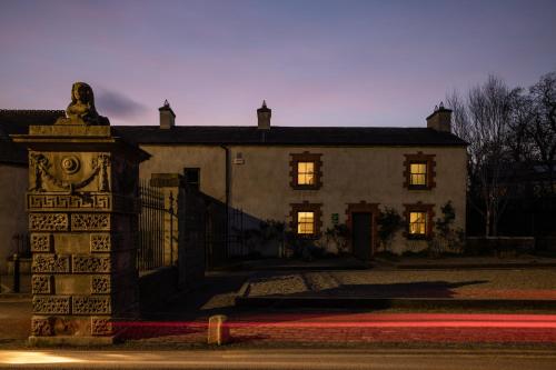 Castletown Gate House - image 8