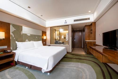 683486174 Holiday Inn Qingdao City Center by IHG - May 4th Square