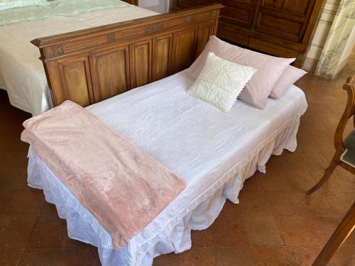 1 queen bed, 1 twin bed