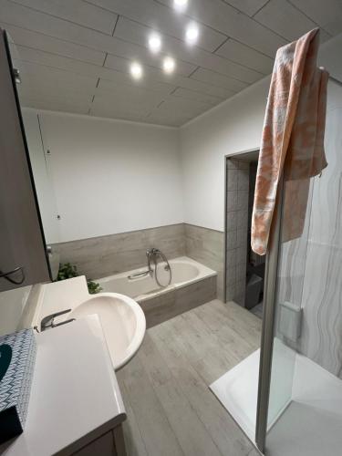 Schone Zimmer mit gemeinsamer Nutzung von Bad, Toilette und Kuche - Römhild