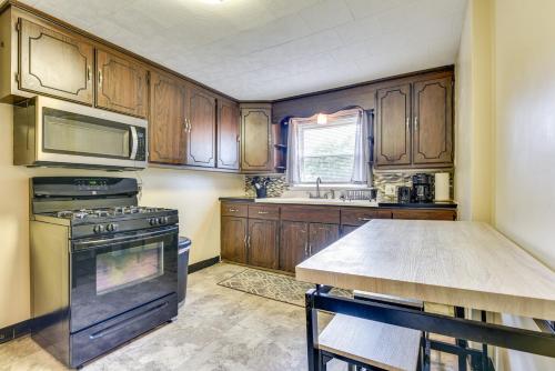 Quiet Cheektowaga Retreat 23 Mi to Niagara Falls! in Cheektowaga, USA