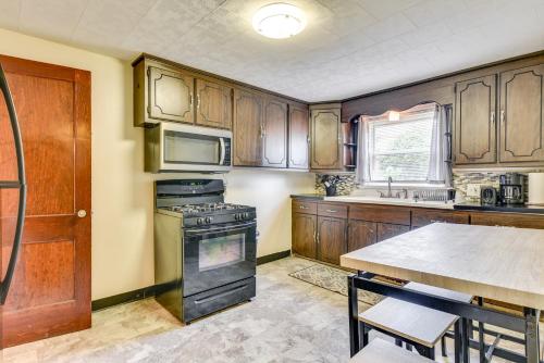 Quiet Cheektowaga Retreat 23 Mi to Niagara Falls! in Cheektowaga, USA