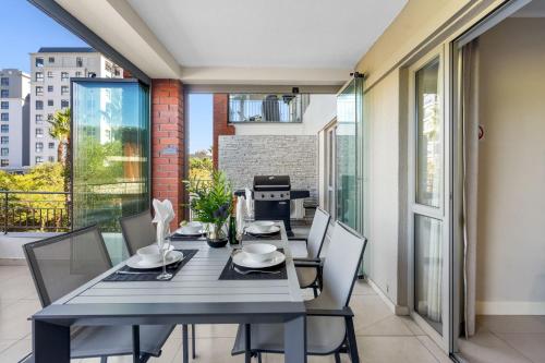 Mayfair Luxury 212 - image 3