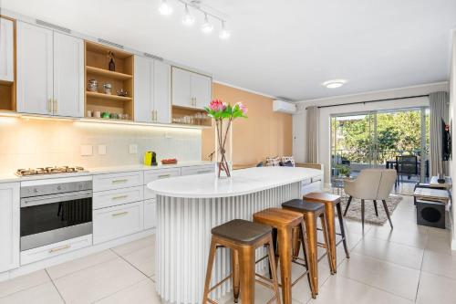 Mayfair Luxury 212 - image 8