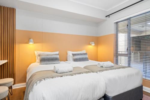 Mayfair Luxury 212 - image 13