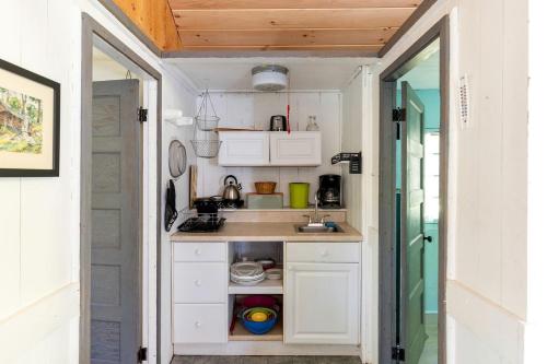 . Romantic Cozy Cabin Perfect for Couples near Hanover, New Hampshire