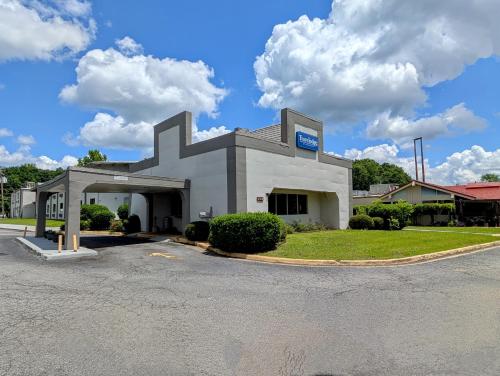 Travelodge by Wyndham Forsyth in Forsyth, USA