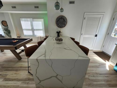 Whiskey Rose AC-New Renovation! With Pool Table!