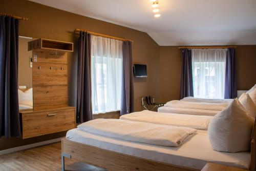 ซิตี้ การ์นี โฮเต็ล (City Garni Hotel) in ฟุสเซน