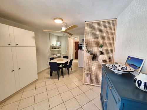 Charmant studio, 3 couchages, lumineux, 500 m de la plage et des commerces... in แซงต์ มองดรีเย ซูร์ แม
