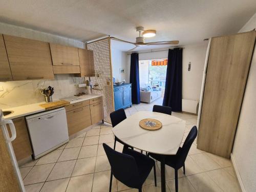 Charmant studio, 3 couchages, lumineux, 500 m de la plage et des commerces... in แซงต์ มองดรีเย ซูร์ แม