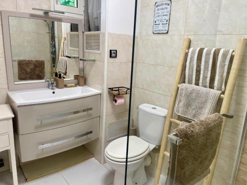 Bathroom, Maison Azurelienne in Menton