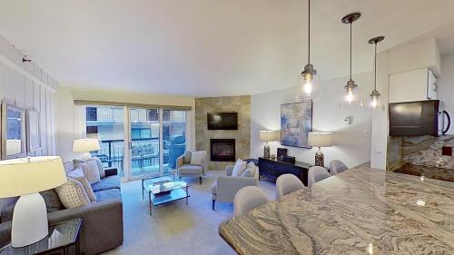 Crestwood 2112 Deluxe 2 Bedroom