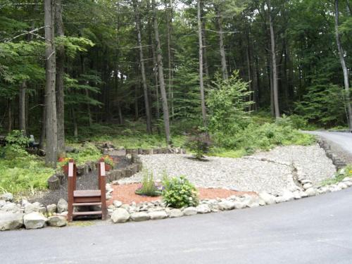 Creekside Log Cabin Rental with Kayaks in Saugerties, New York in 索格蒂斯