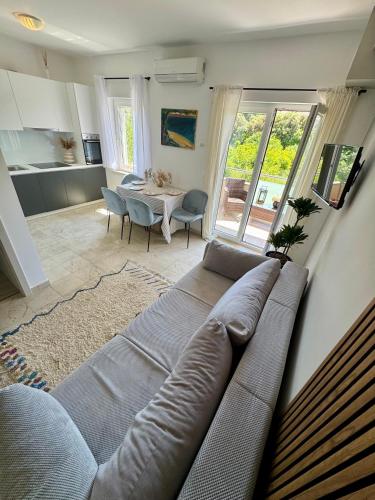 Two-Bedroom Deluxe Apartment with Balcony