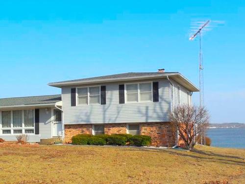 Family-Friendly Waterfront Cottage near the Shimek State Forest and the Mississippi River, Iowa