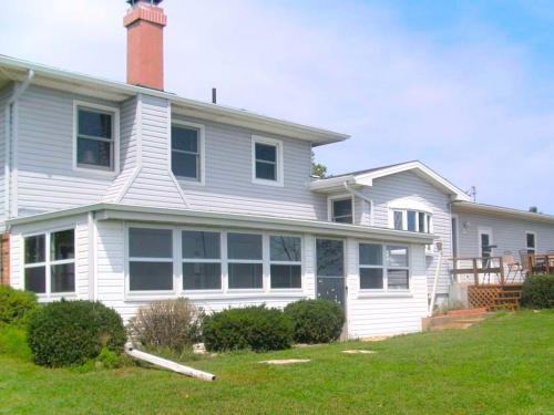 Family-Friendly Waterfront Cottage near the Shimek State Forest and the Mississippi River, Iowa in Nauvoo (IL)