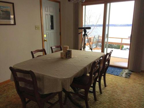 Family-Friendly Waterfront Cottage near the Shimek State Forest and the Mississippi River, Iowa in Nauvoo (IL)