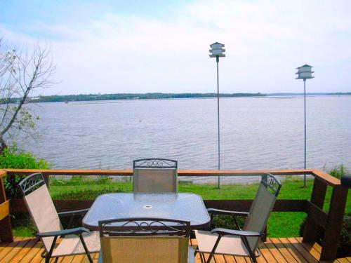 Family-Friendly Waterfront Cottage near the Shimek State Forest and the Mississippi River, Iowa in Nauvoo (IL)