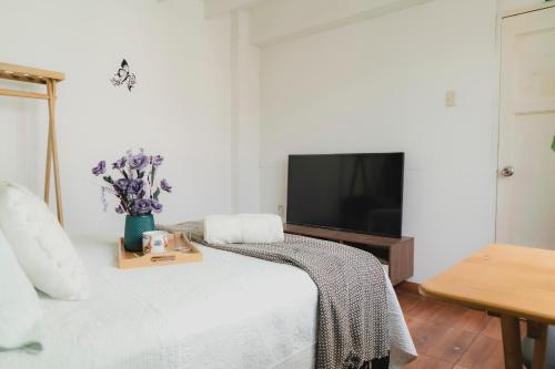 Double Room with Shared Bathroom image 5